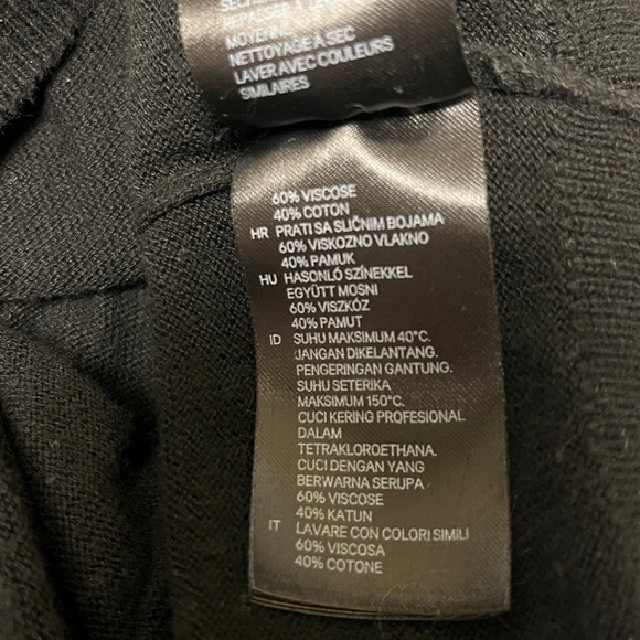 H&M Black V-Neck Sweater - Picture 5 of 6